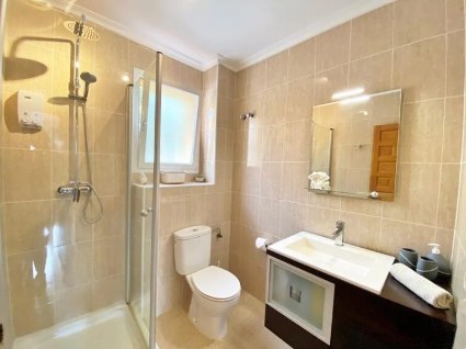 Badkamer met douche
